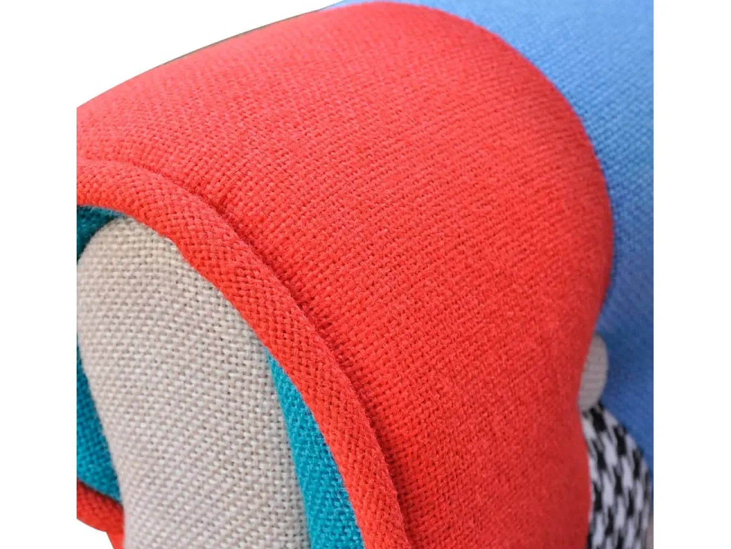 Sillón con diseño de retales de tejido