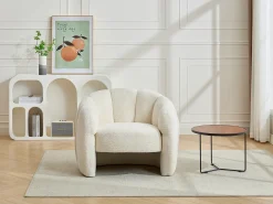 Sillón con forma de concha en chenilla color beige DELIPO
