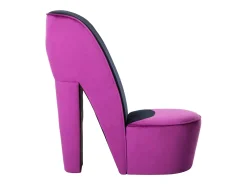 Sillón con forma de zapato de tacón terciopelo morado