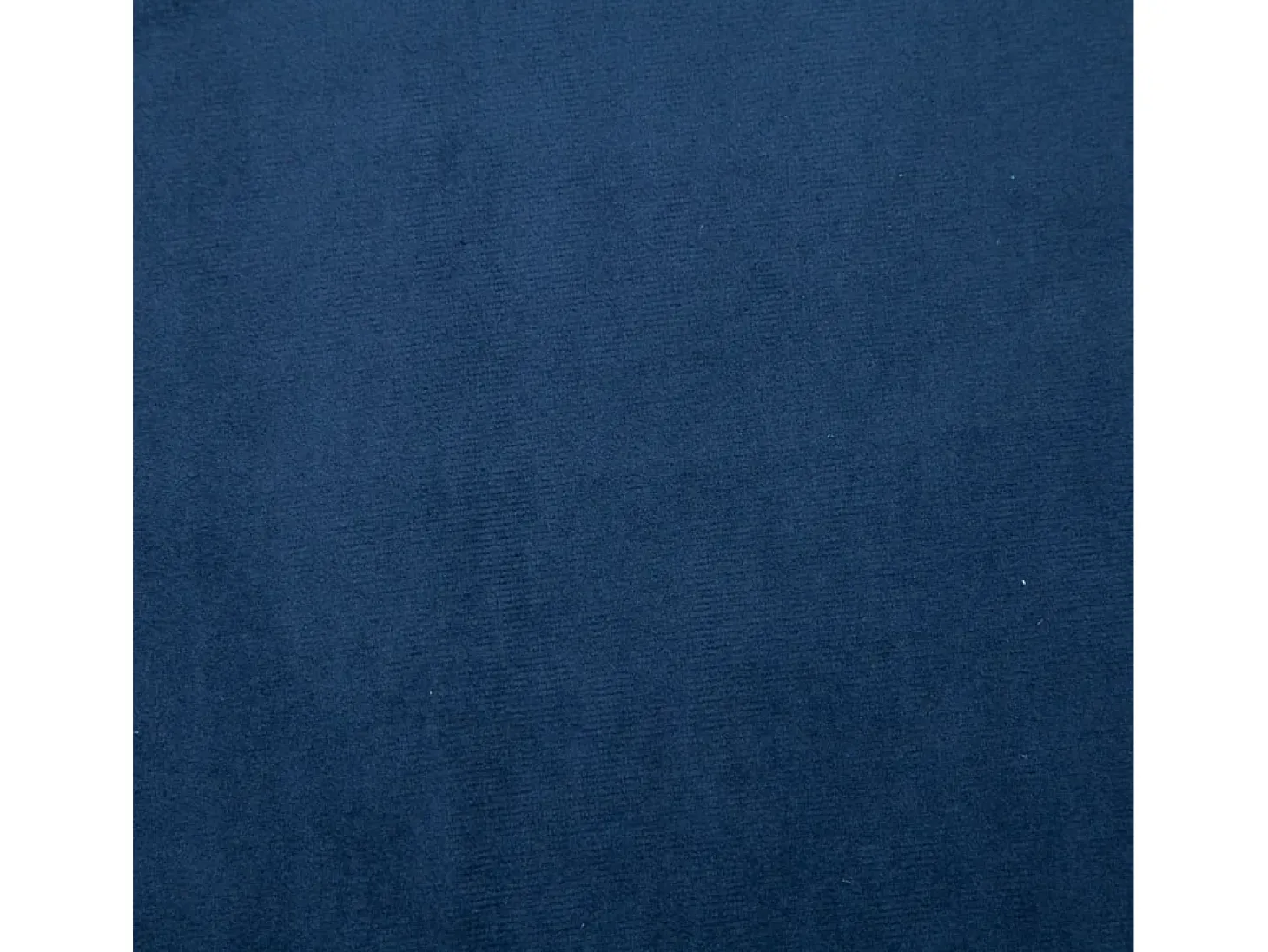 Sillón con patas cromadas de terciopelo azul