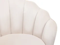 Sillón concha de terciopelo color beige con patas de metal LALEA