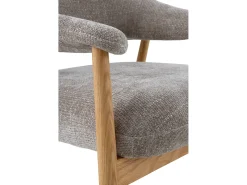 Sillón de madera de roble tapizado en topo
