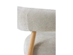 Sillón de madera de roble tapizado en blanco