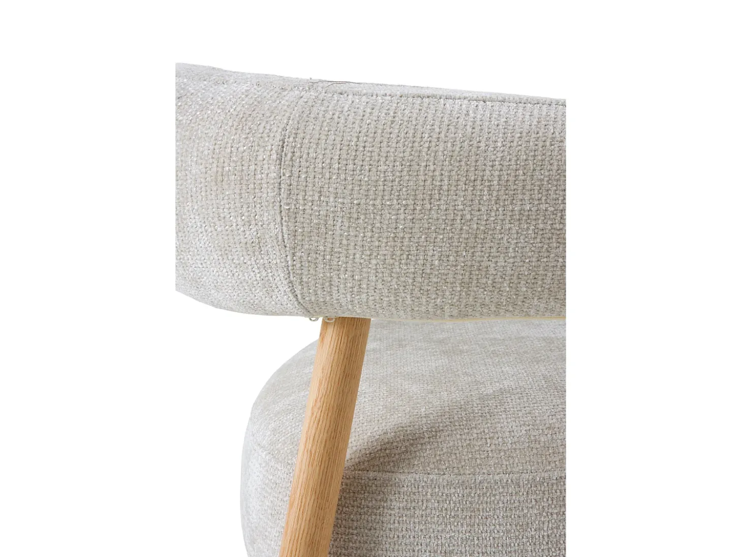 Sillón de madera de roble tapizado en blanco