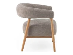 Sillón de madera de roble tapizado en topo