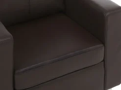 Sillón de piel sintética en color marrón ACKLEY