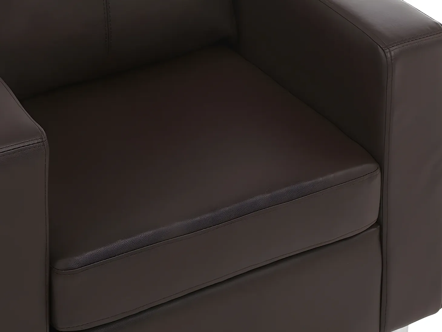 Sillón de piel sintética en color marrón ACKLEY