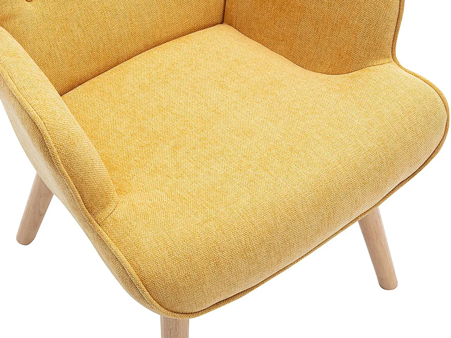 Sillón de tela amarillo mostaza capitoné. Estilo escandinavo. VATELY