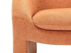 Sillón de tela color terracota estilo diseño OSSANA