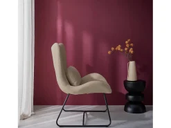 Sillón de tela con cojín beige