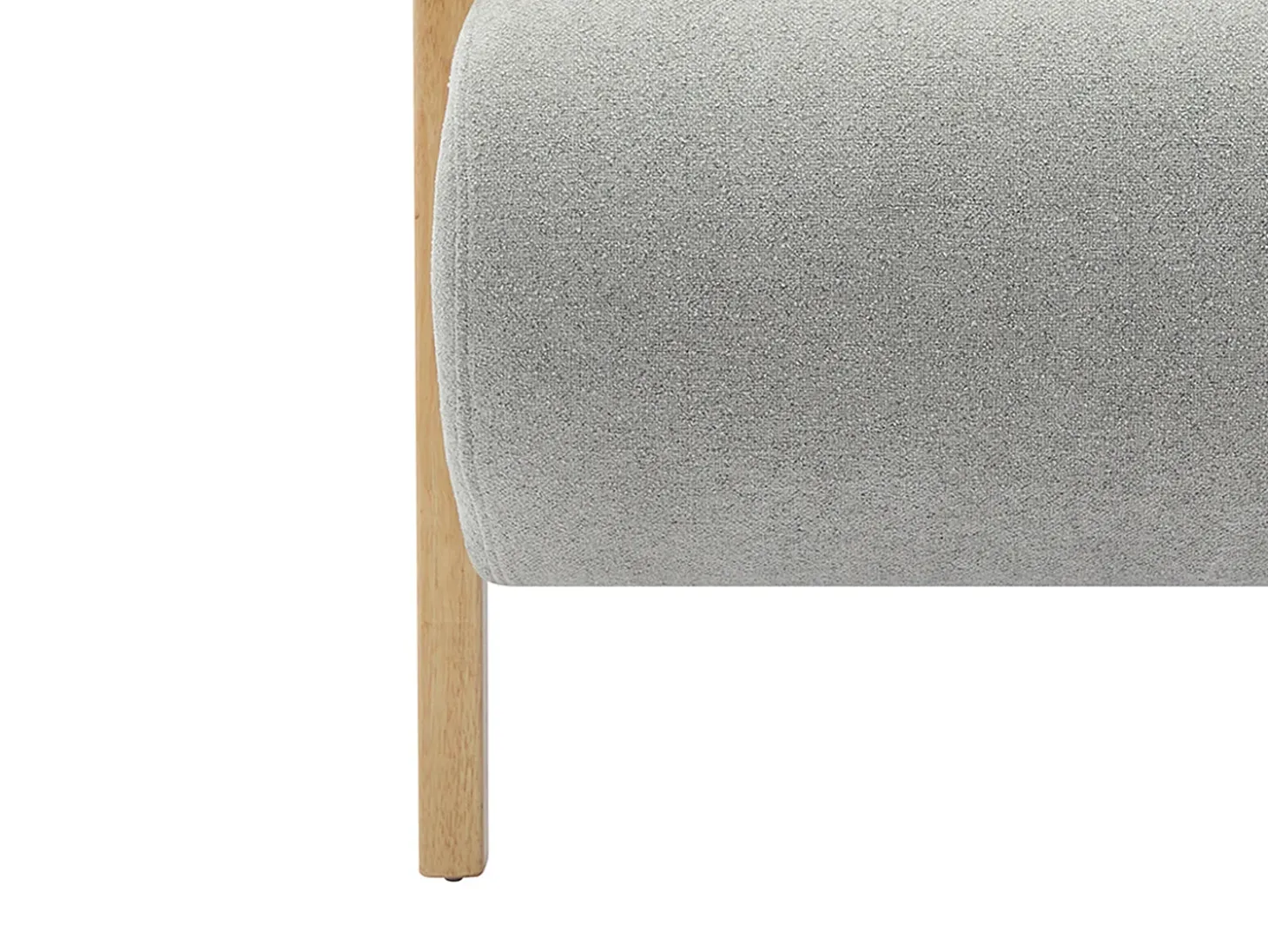 Sillón de tela gris y madera estilo contemporáneo. JULOMO