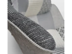 Sillón de tela patchwork gris y patas de madera, con reposapiés - HAVANA