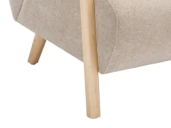 Sillón de tela y madera beige. Estilo contemporáneo. JULOMO