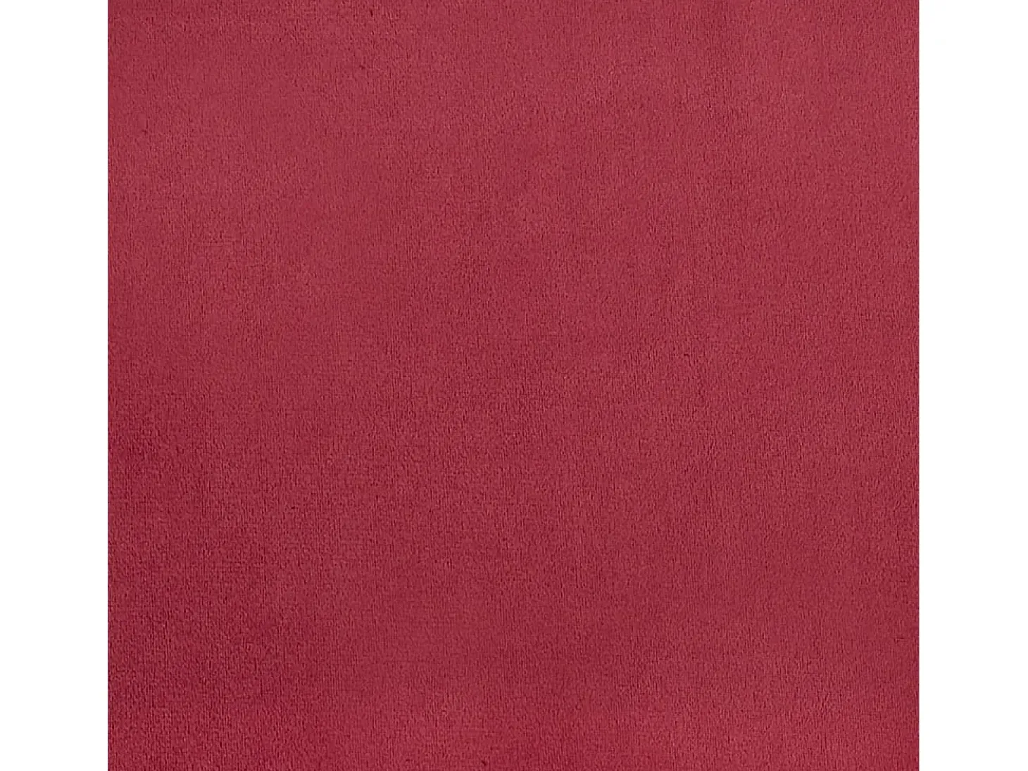 Sillón de terciopelo rojo tinto