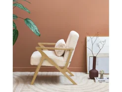 Sillón escandinavo de madera de hevea y efecto pelo sintético blanco