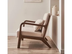 Sillón escandinavo de tela y madera de hevea beige