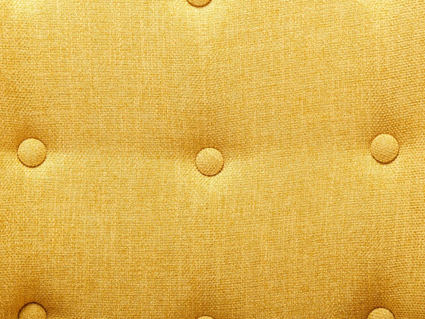 Sillón mecedora de lino amarillo mostaza con patas mecedoras y botones decorativos en el respaldo ELMINA II
