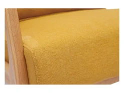 Sillón nórdico de tejido efecto aterciopelado amarillo mostaza y madera clara maciza DERRY