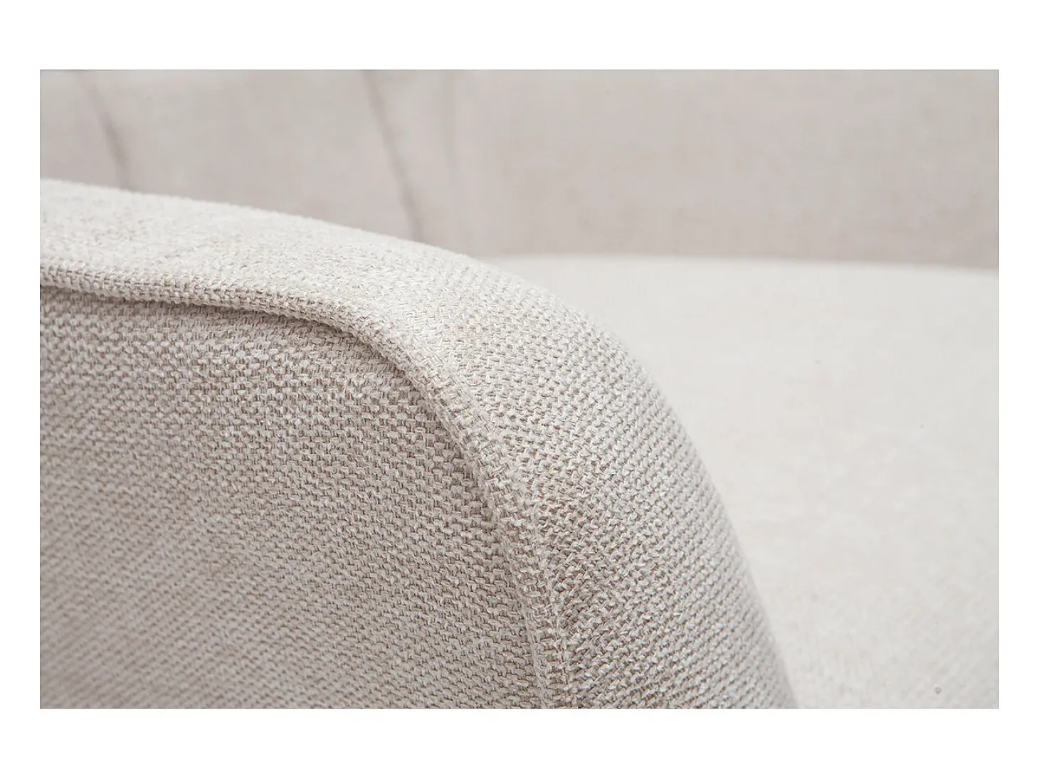 Sillón nórdico efecto terciopelo beige y madera AVERY