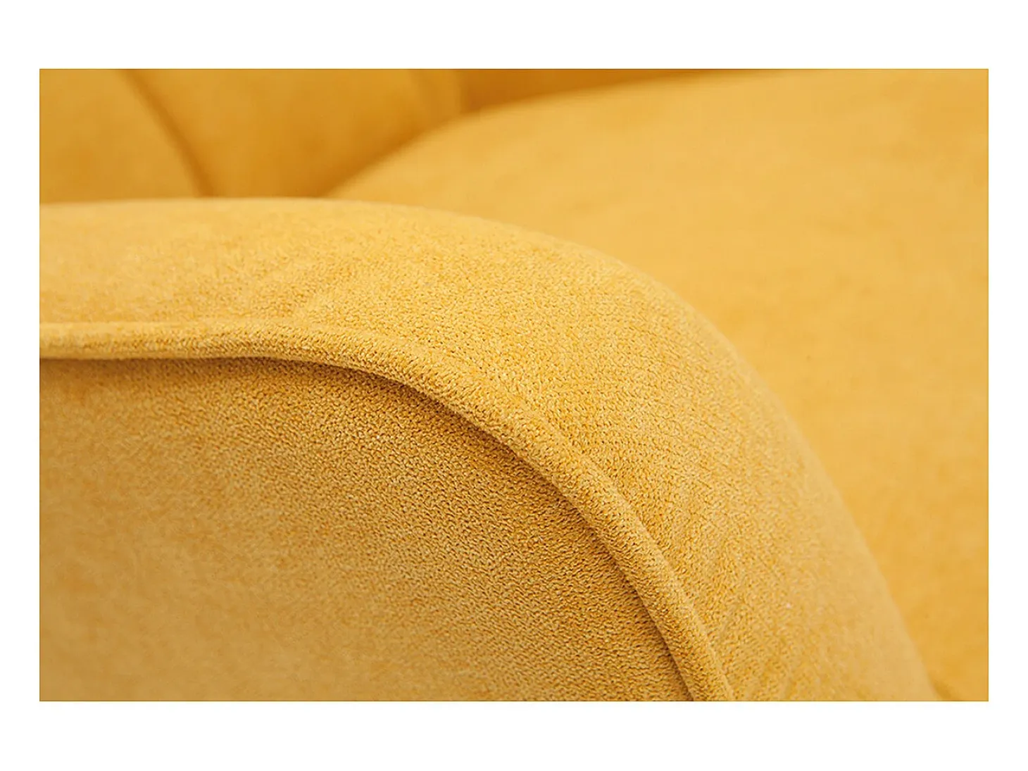 Sillón nórdico efecto terciopelo amarillo mostaza y madera AVERY