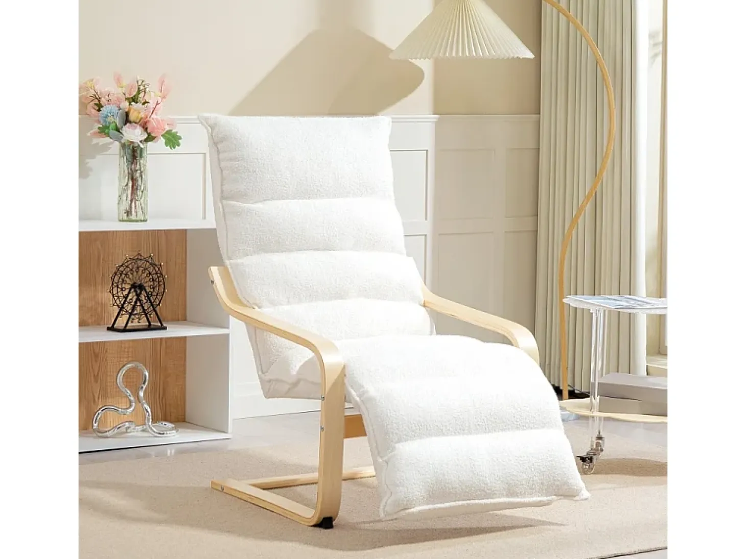 Sillón reclinable, funda suave de sherpa, poliéster, color blanco, con reposapiés ajustable (67x93-114x105 cm)