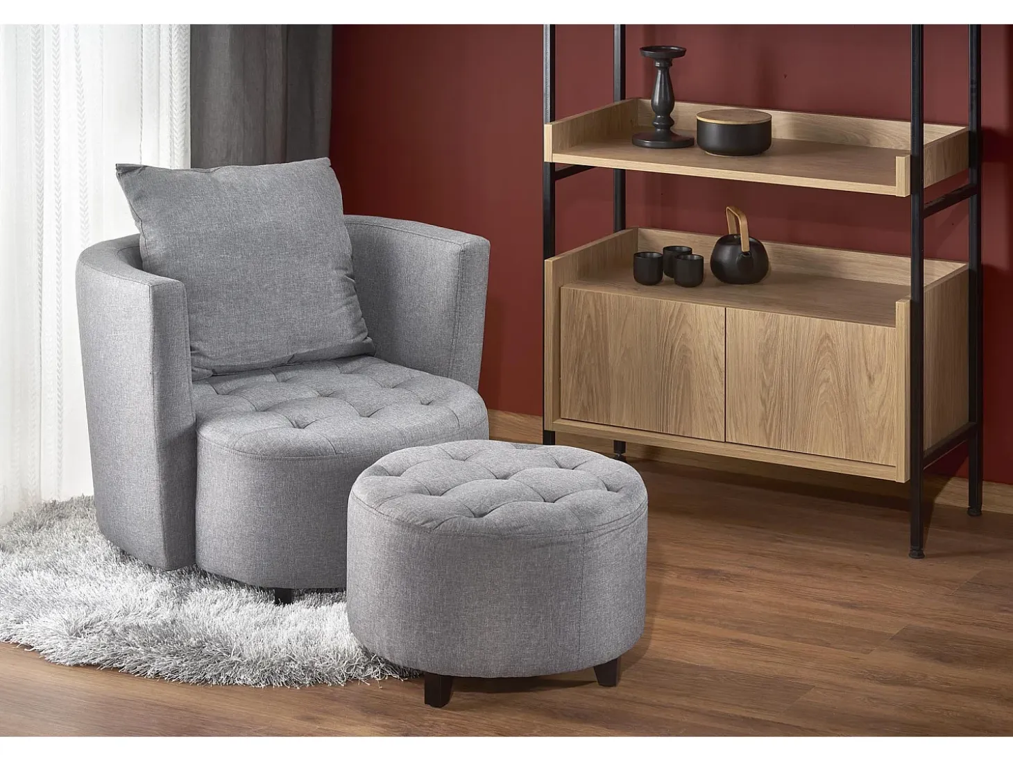 Sillón y reposapiés de tela gris con patas de madera maciza NOVA