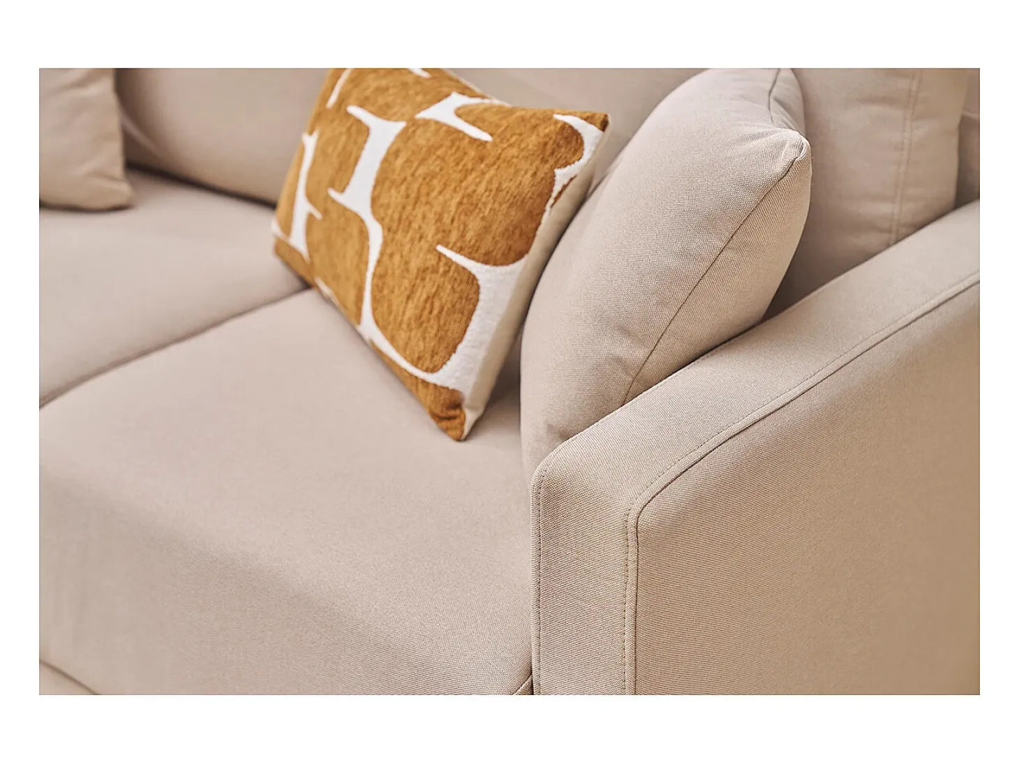 Sofá de 2 plazas de tela beige y madera clara MUNIK