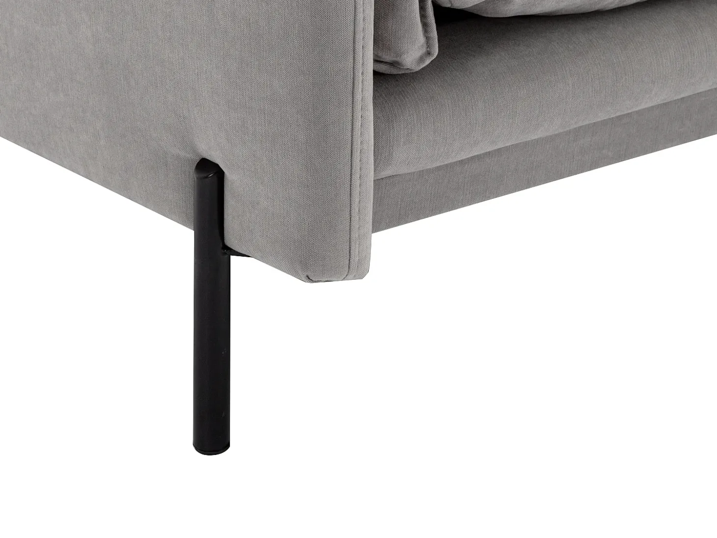 Sofá de 3 plazas de tela color gris. Asiento de plumas. CORFINO