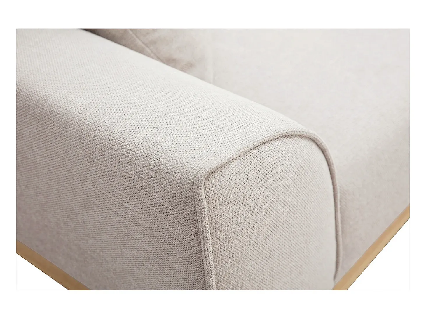 Sofá nórdico 3 plazas de tejido efecto aterciopelado texturizado beige y madera clara FREEMA