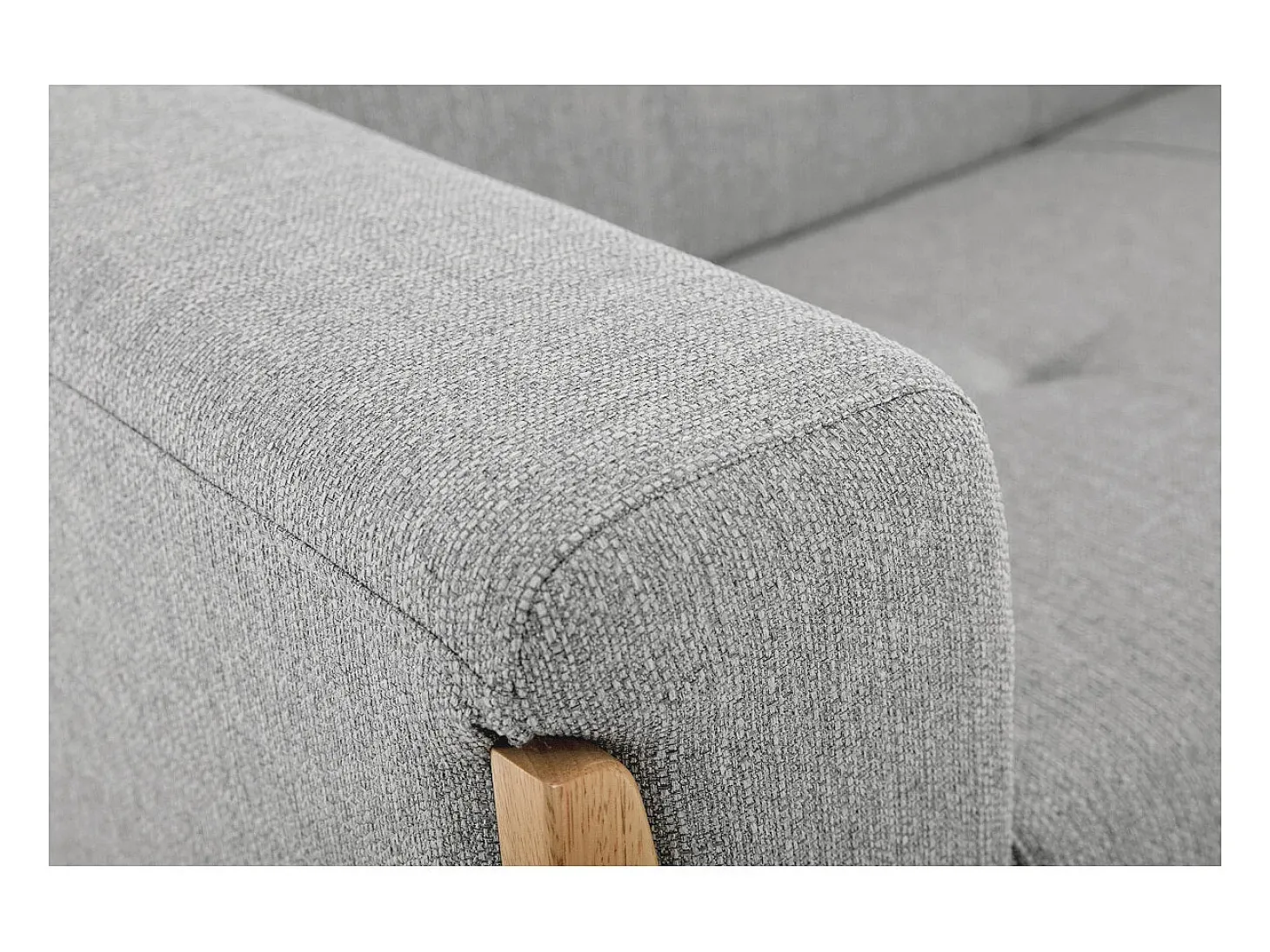 Sofá nórdico 2 plazas gris claro con patas de madera FJORD