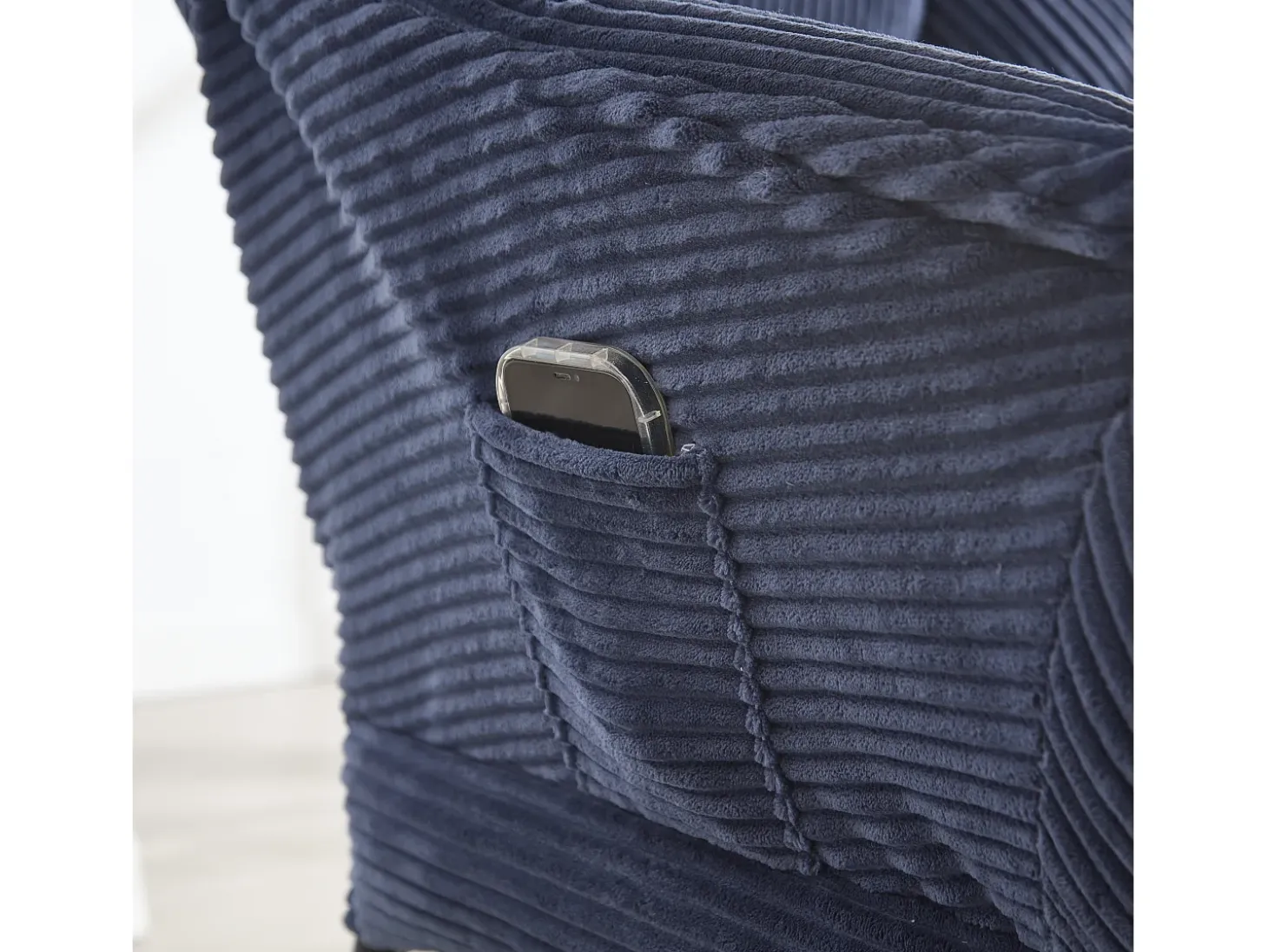 Sofá sillón con reposabrazos, bolsillos laterales y reposapiés, azul marino