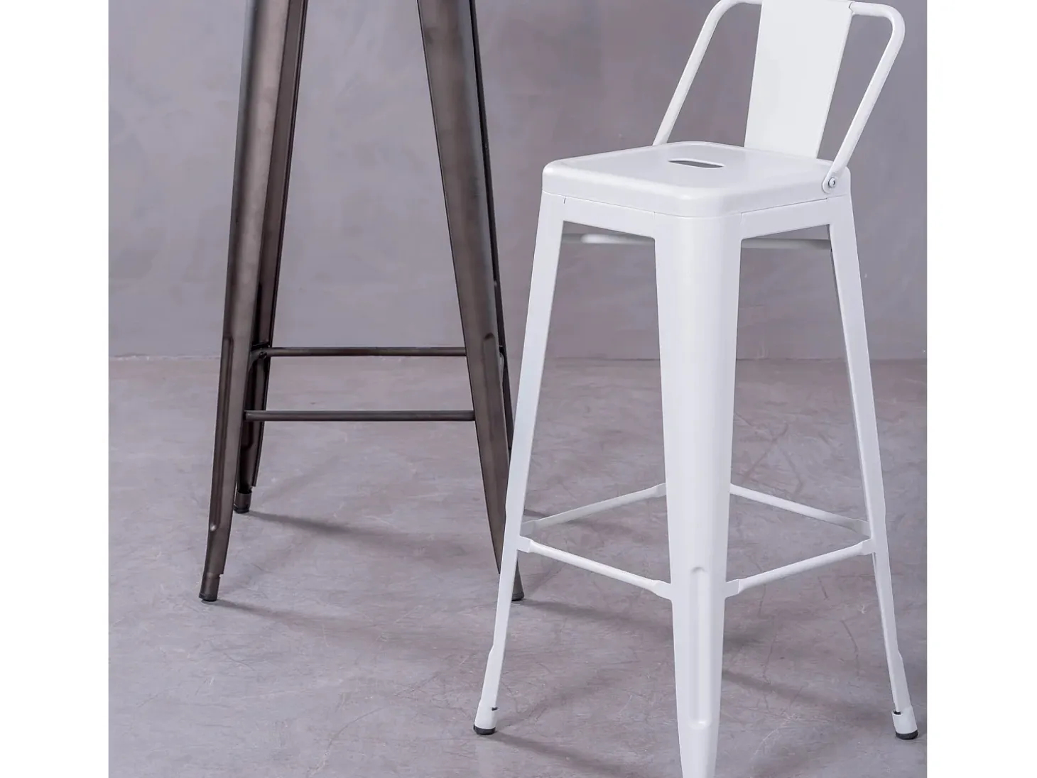 Taburete metálico industrial con respaldo bajo (76cm) - Bistro - Blanco