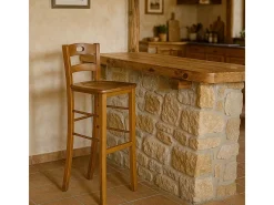 Taburete snack de 80 cm de altura en madera de nogal claro con mango y asiento de madera maciza