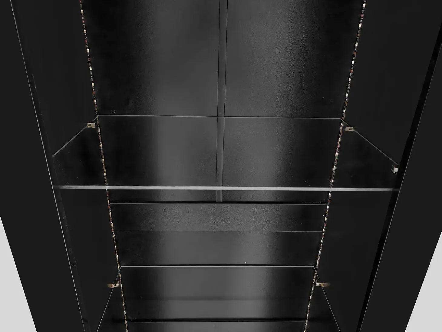 Vitrina alta con 3 estantes de cristal, cuerpo de MDF lacado en negro, LED incluido - 55x38x166cm
