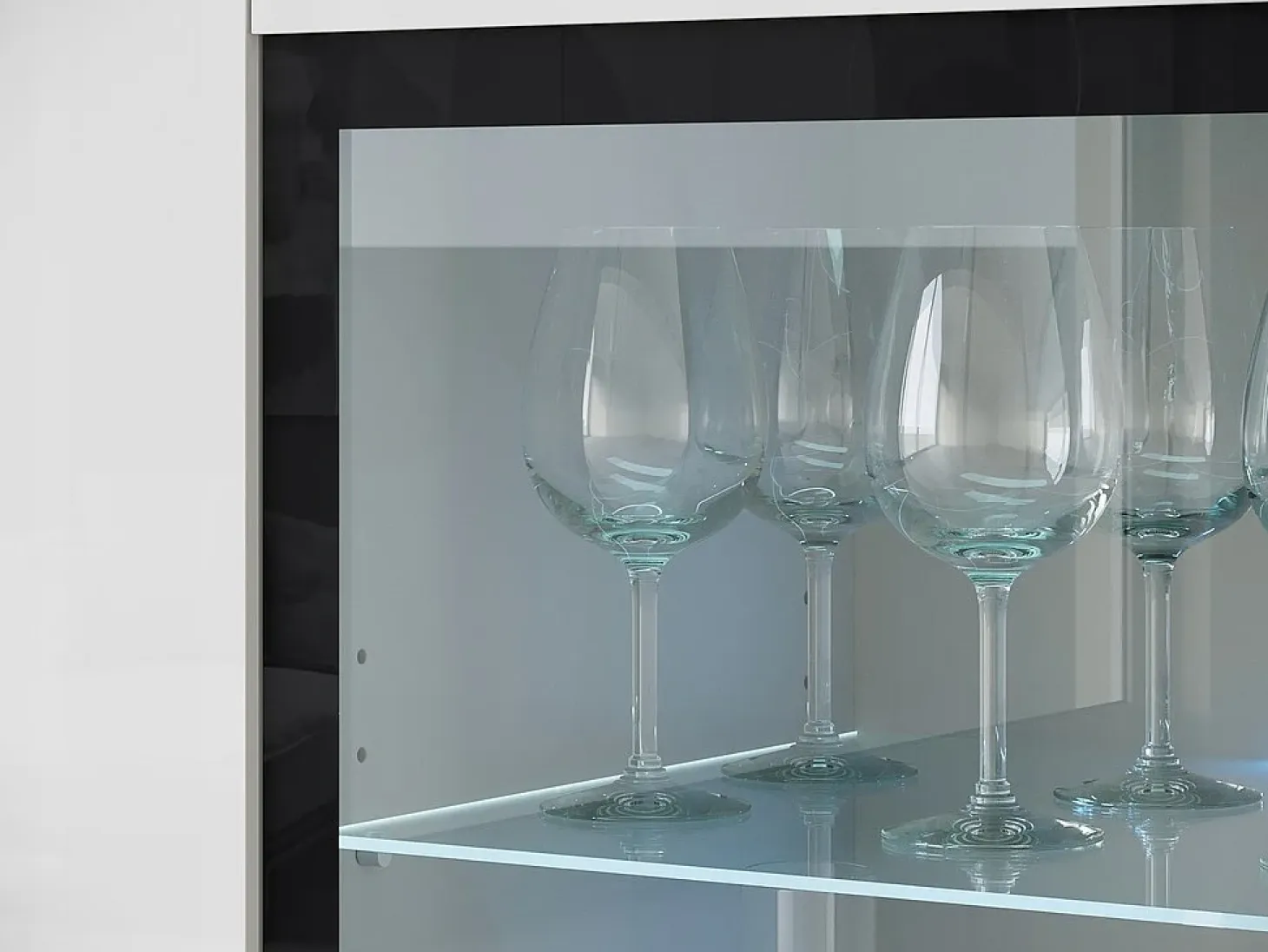 Vitrina alta moderna 120 cm para salón 3 puertas cuerpo blanco mate y frentes blanco brillo