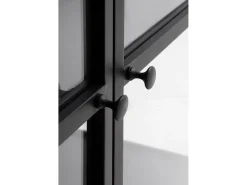 Vitrina alta puertas y laterales de cristal estructura metal negra