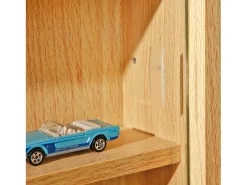Vitrina Comit para colgar en la pared, 2 puertas de cristal, decoración haya.