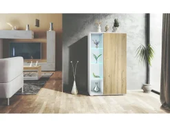 Vitrina Davos, vitrina independiente con 3 estantes de cristal y 8 compartimentos incl. LED, blanco mate/roble natural (71,5 x 134 x 35 cm)
