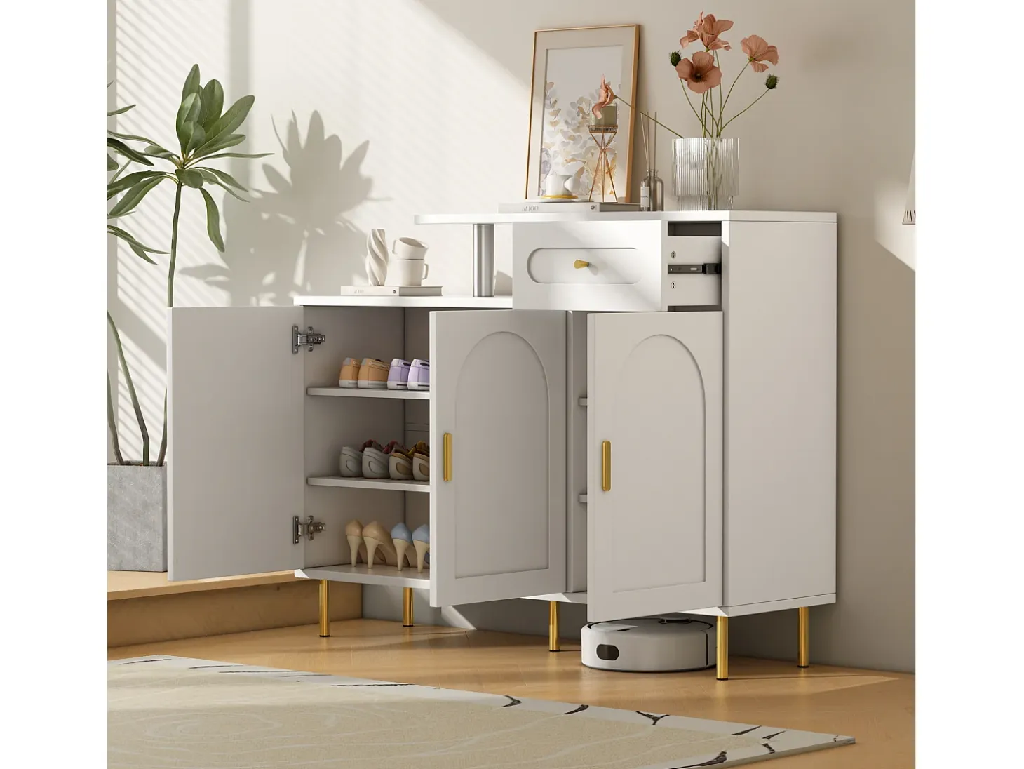 Zapatero blanco con 1 cajón y 3 puertas, tiradores y patas de metal dorado