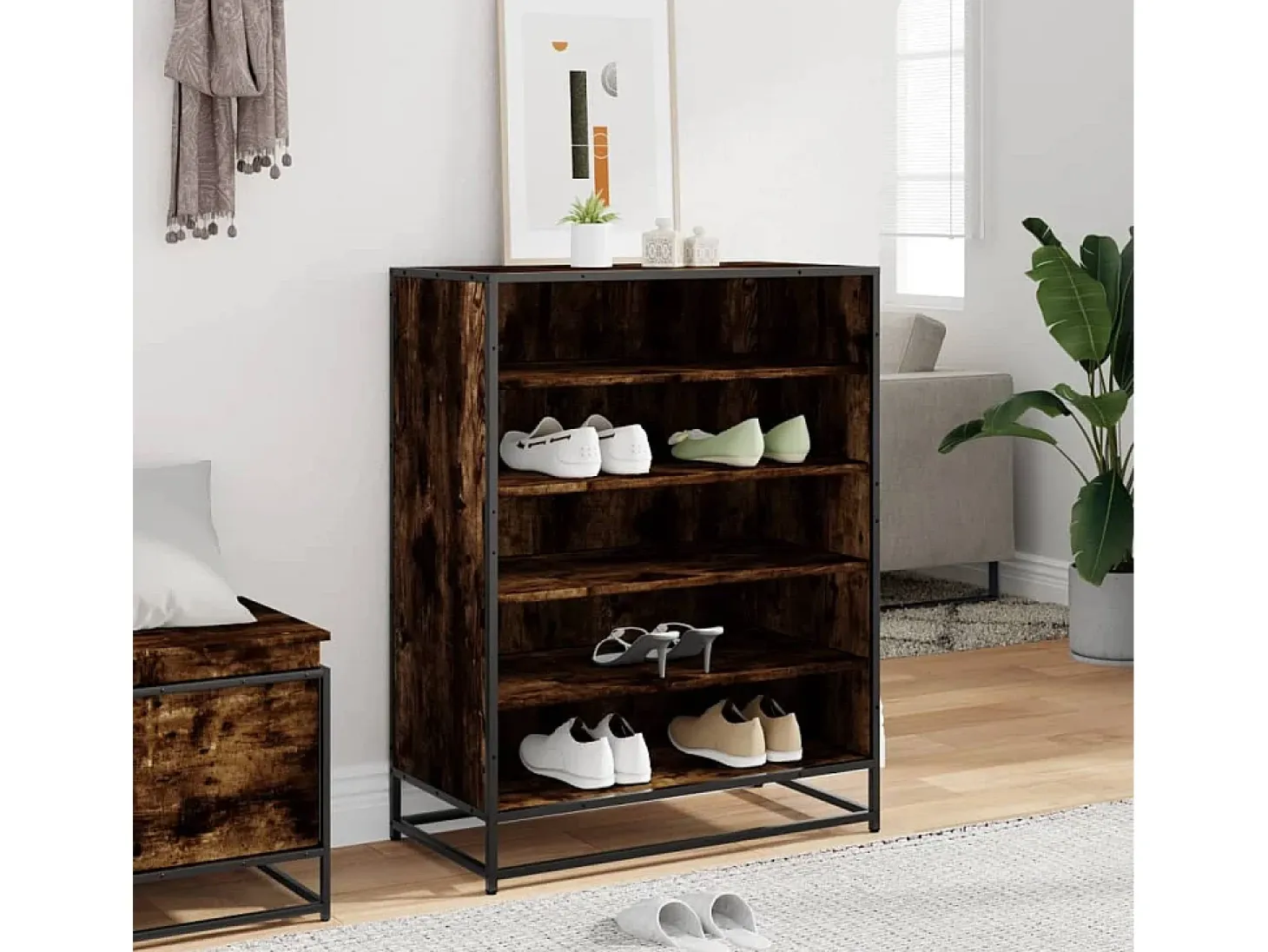 Zapatero de roble ahumado fabricado con madera de ingeniería y metal.