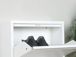 Zapatero Pisa de 9 puertas en metal blanco. Se entrega completamente montado.