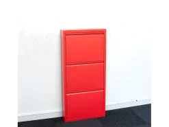 Zapatero Pisa de 3 puertas en metal rojo. Se entrega montado.